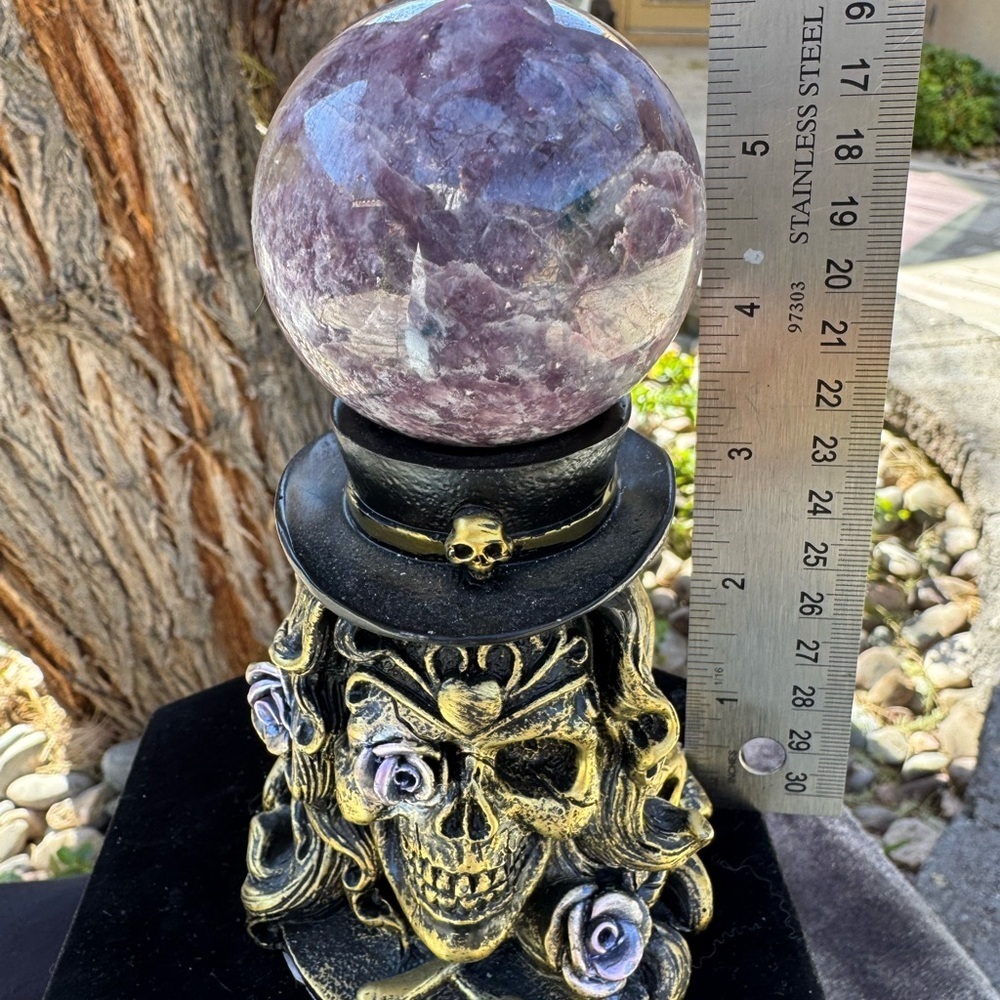 Unicorn stone sphere with flower skull stand - Picture 4 of 6